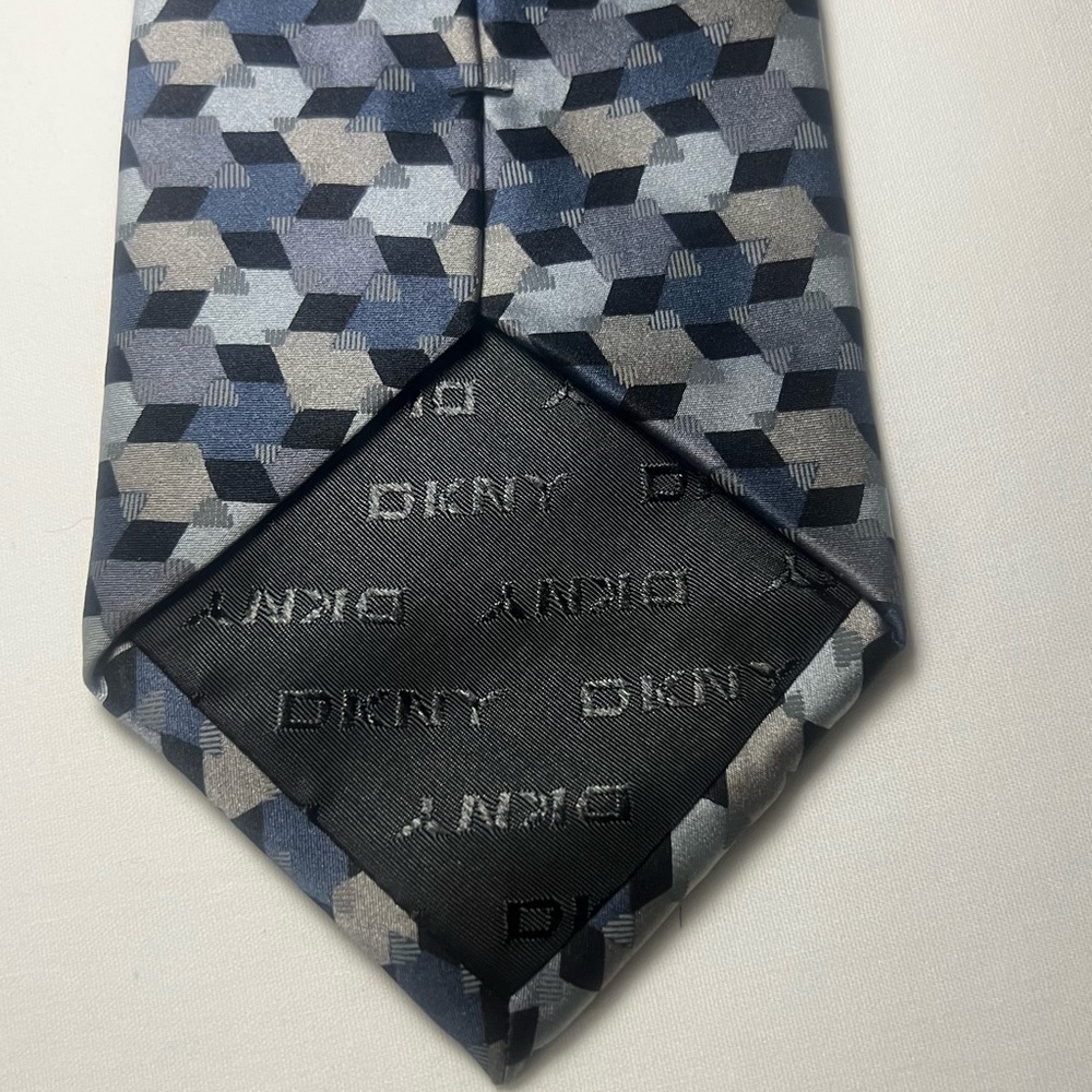 DKNY 100% Silk Men’s Designer Tie Gray Blue Geometric Business Casual Necktie - Picture 6 of 7